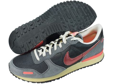 nike vortex schwarz grau mit rotem swoosh